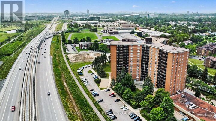 Property Photo: 2000 Jasmine Crescent 1417 ON K1J 8K4