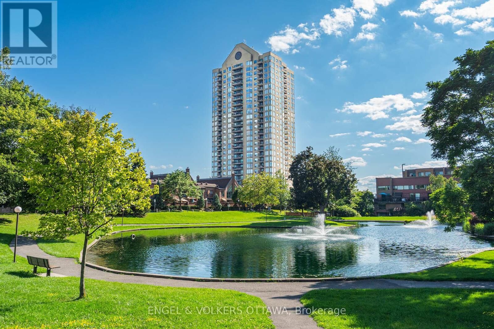 Property Photo: 545 St Laurent Boulevard 205 ON K1K 4H9