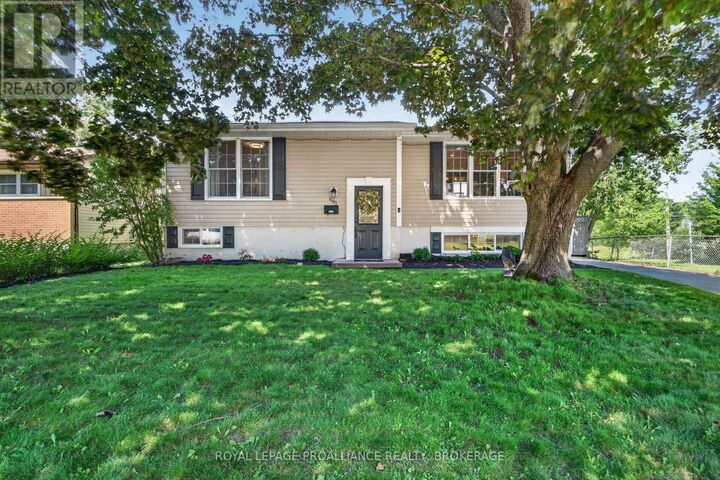 691 Aylmer Crescent — photo 1