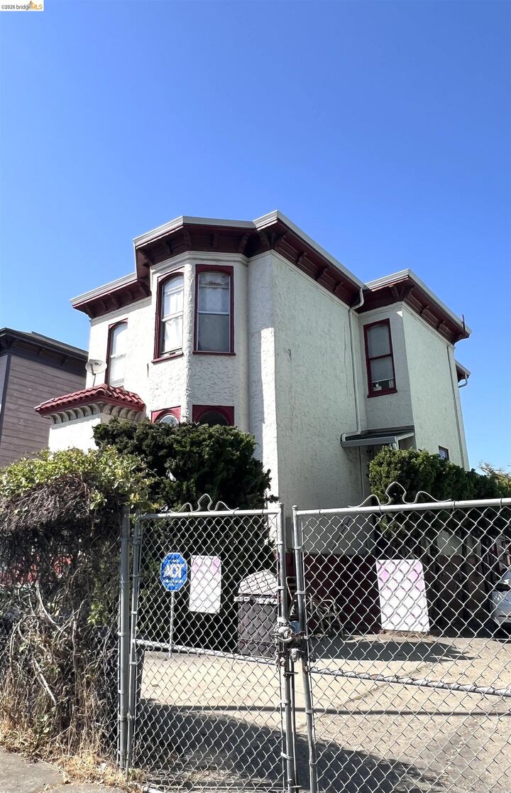Property Photo: 684 18th Street CA 94612