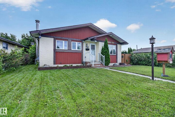 Property Photo:  2011 151 Avenue NW  AB T5Y 1W1 