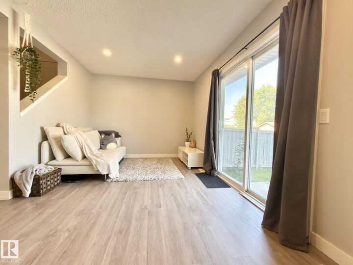 Property Photo: 18010 98 Avenue NW 13 AB T5T 3H6