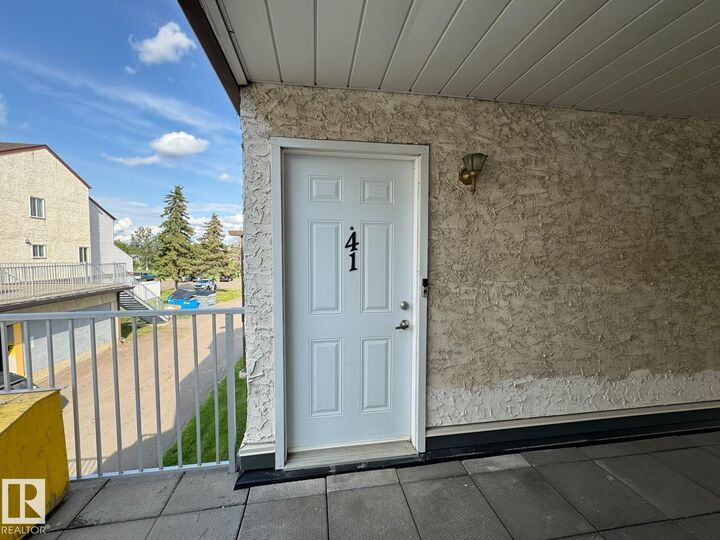 Property Photo: 41 Lancaster Terrace NW AB T5X 5S3