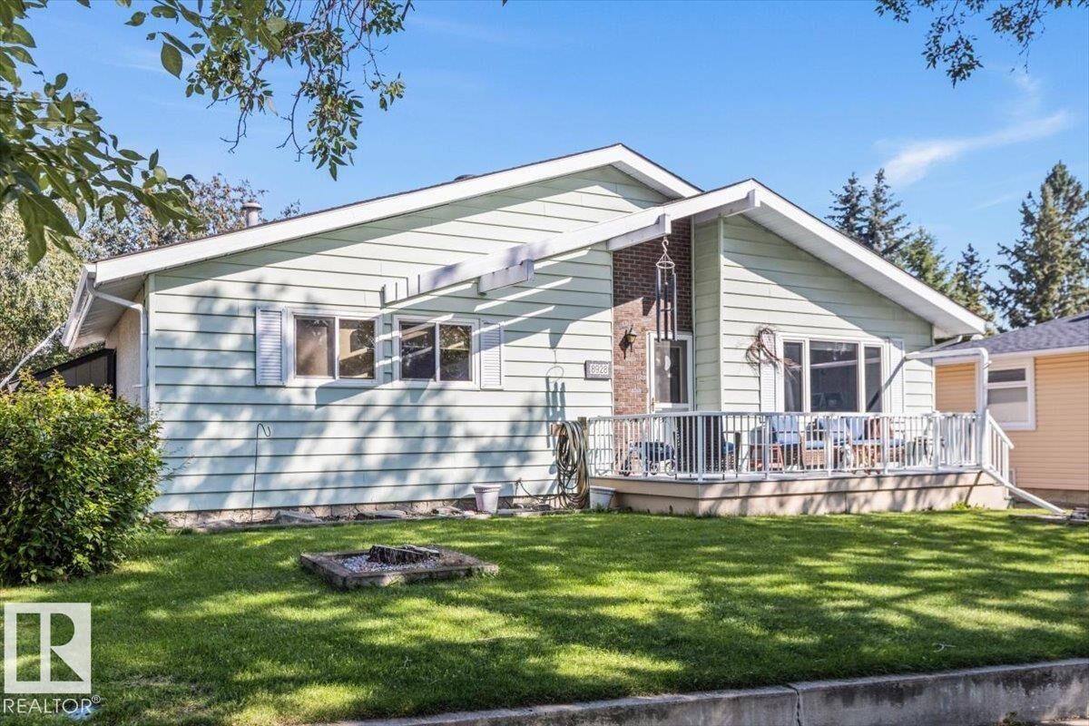 Property Photo:  8928 92 Avenue  AB T8L 1A5 