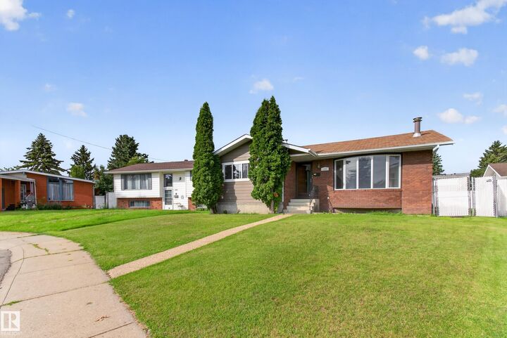 Property Photo:  1139 Lakewood Road NW  AB T6K 3A9 