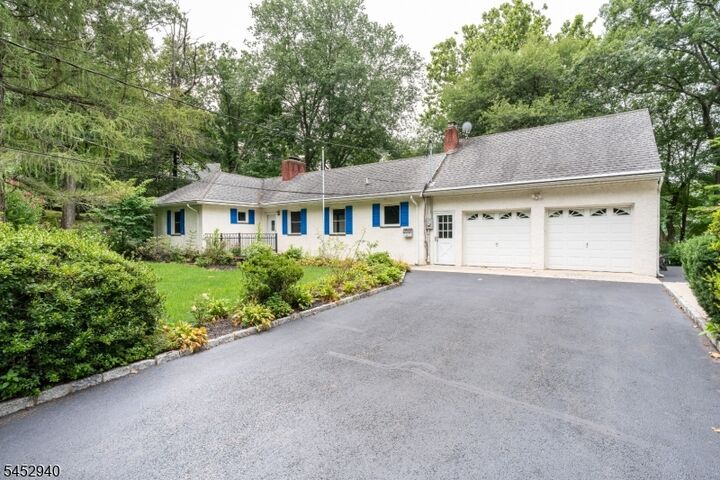 Property Photo:  23 Cabot Ln  NJ 07405 