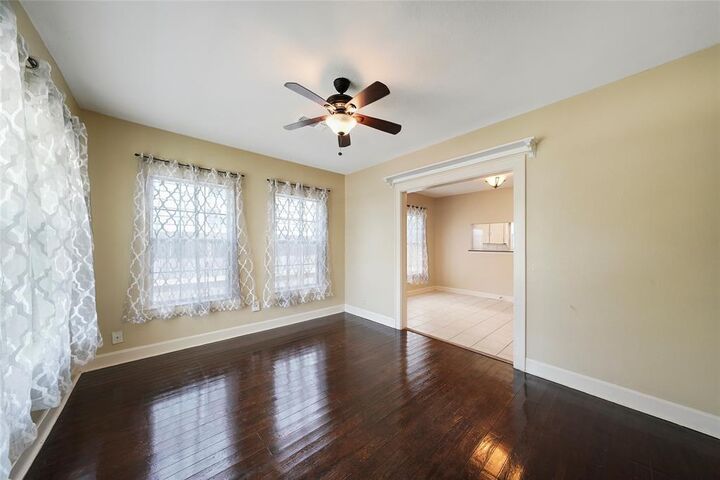 Property Photo: 1007 E 25th Street TX 77009