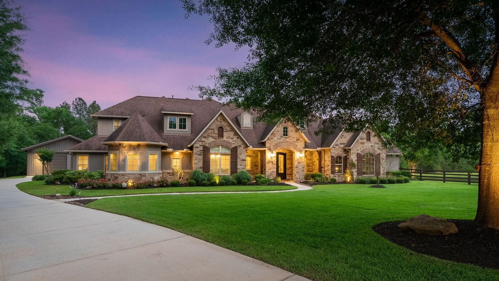 Property Photo:  6926 Comanche Bend  TX 77316 