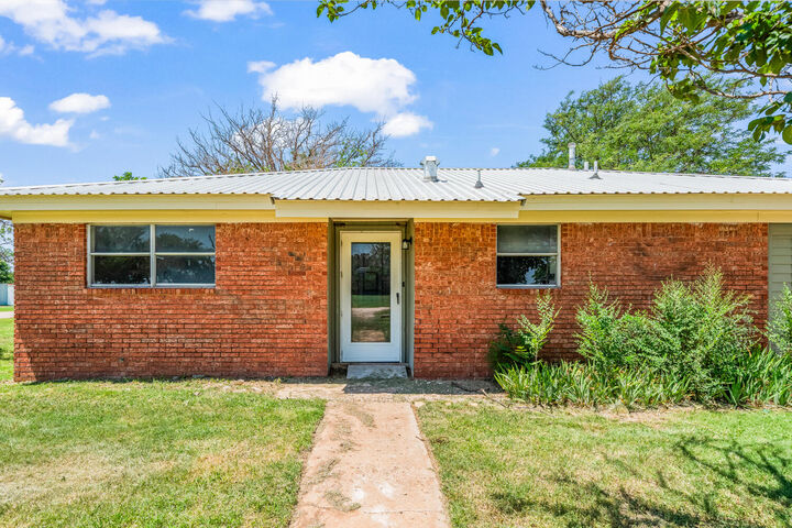 Property Photo: 1401 Culpepper Avenue TX 79381
