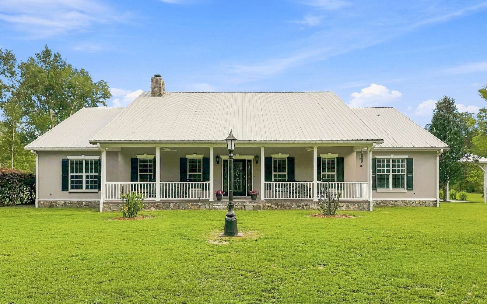 Property Photo:  