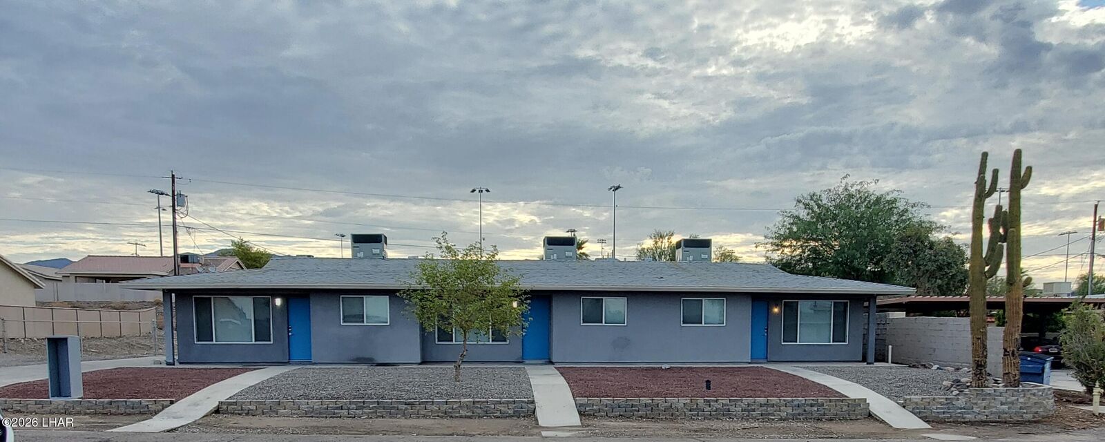 Property Photo:  410 Hummingbird Dr 3  AZ 86403 