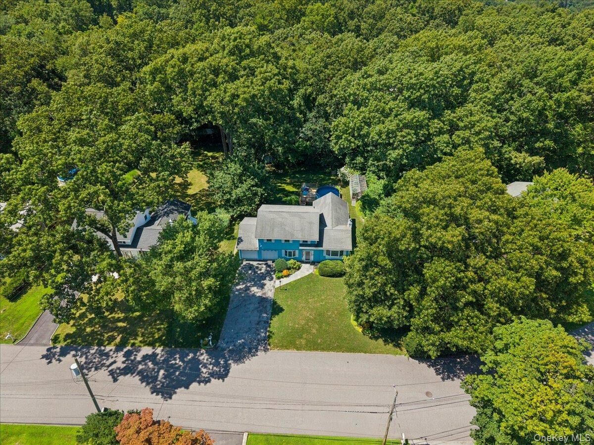 Property Photo:  28 Winthrop Drive  NY 10567 