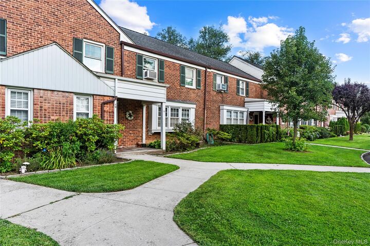 Property Photo: 17 Robins Crescent 17 NY 10801