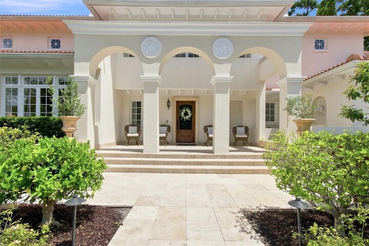 Property Photo: 4537 W Swann Avenue FL 33609