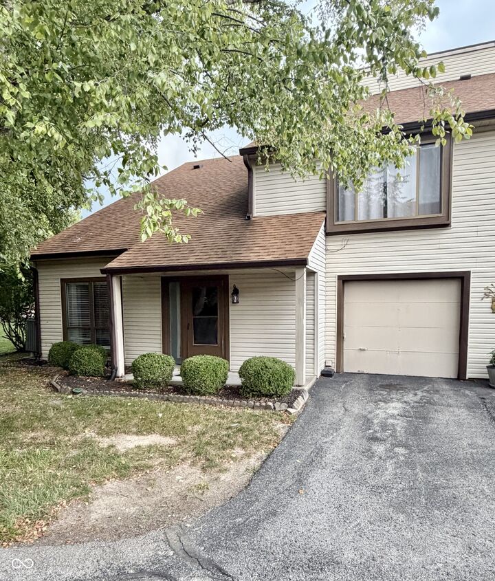 Property Photo: 2512 Hideaway North Drive IN 46268