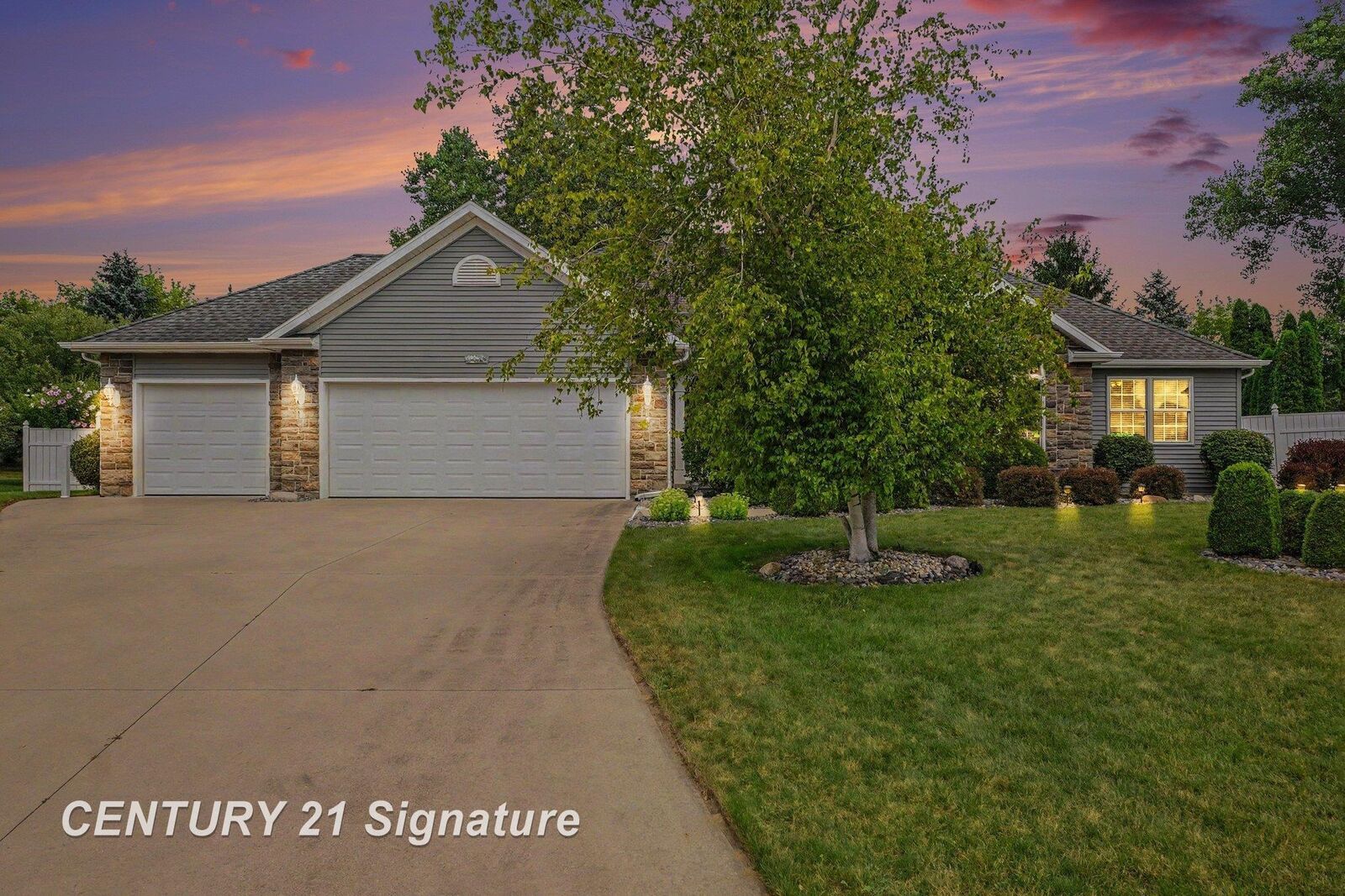 Property Photo: 4470 Meadow Creek Court MI 48603