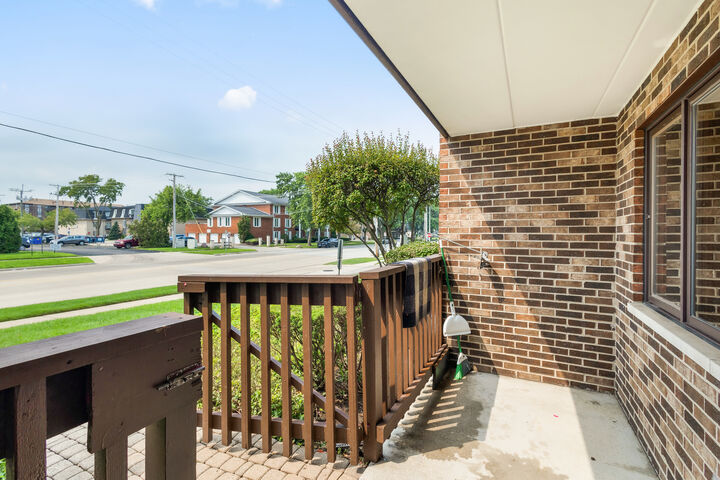 Property Photo: 5646 W 103rd Street 106 IL 60453