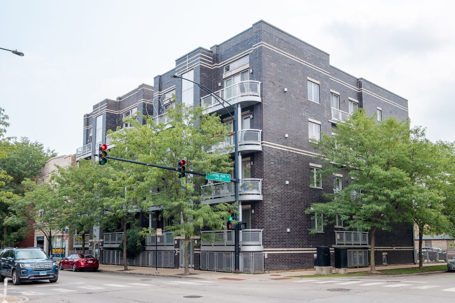 Property Photo:  3559 W Montrose Avenue 4E  IL 60618 