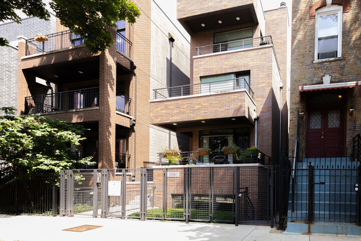 Property Photo: 1081 N Marshfield Avenue 1 IL 60622