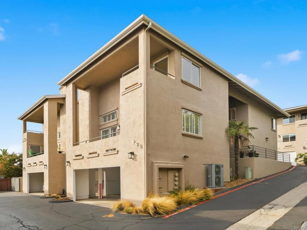 Property Photo:  553 A Hygeia  CA 92024 
