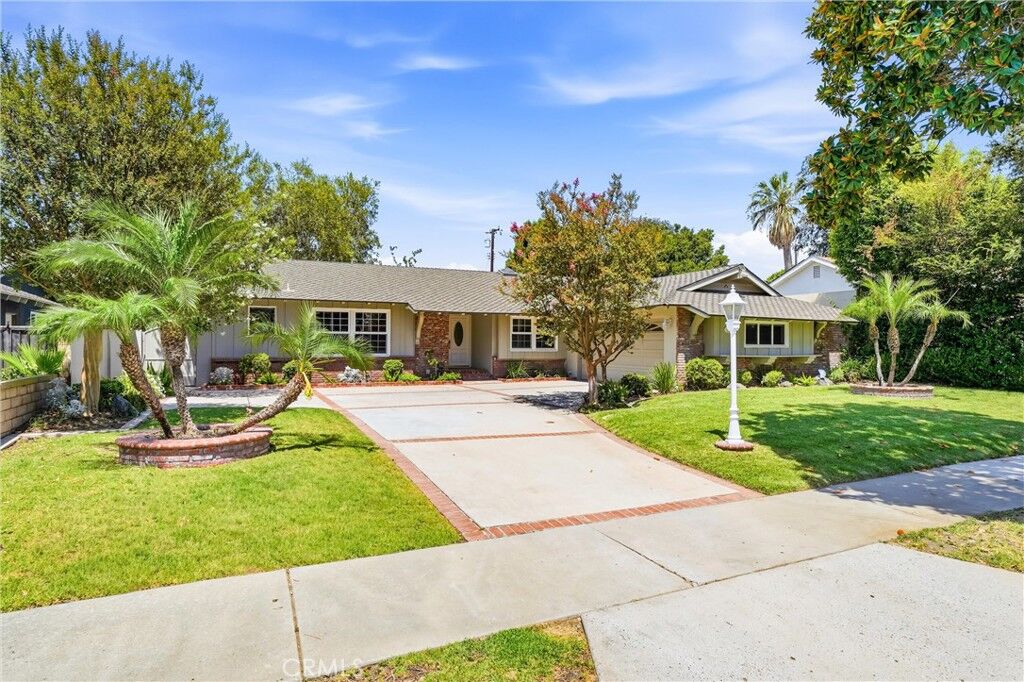 Property Photo:  1613 Dorothy Lane  CA 92831 