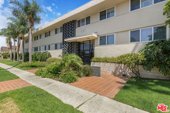 Property Photo:  621 E 99th Street  CA 90301 
