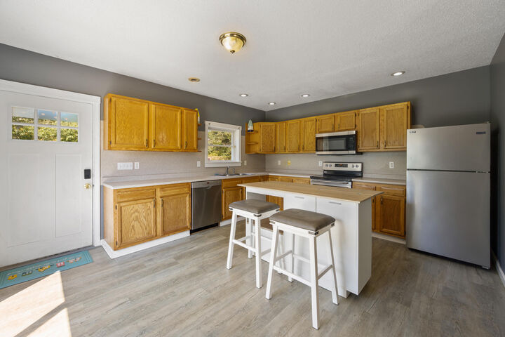 Property Photo:  10 Morgan Lane  ME 04664 