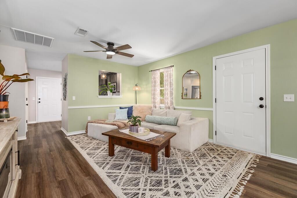 Property Photo:  902 Mark  TX 75904 