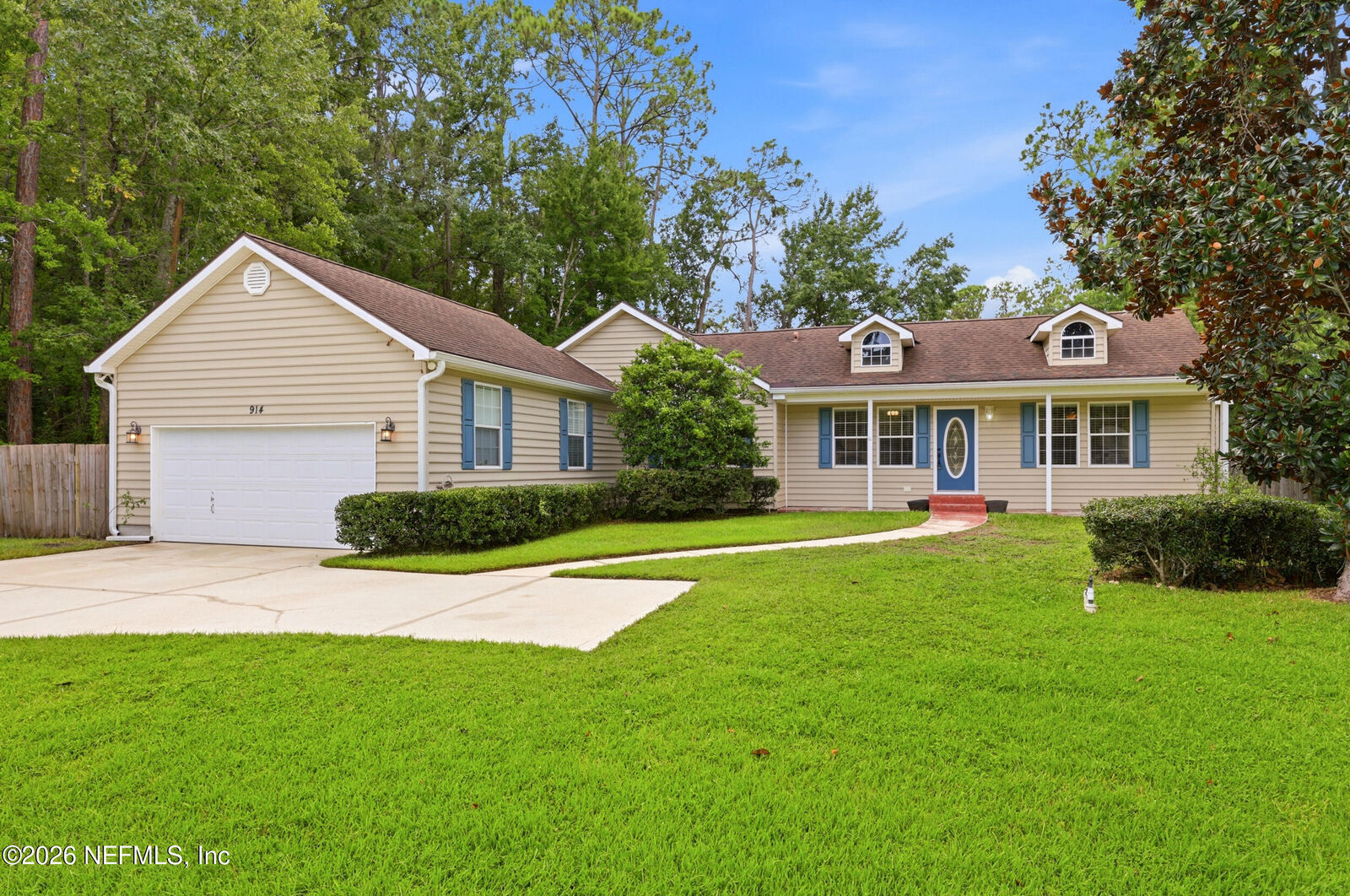 Property Photo:  914 Hibernia Forest Drive  FL 32003 