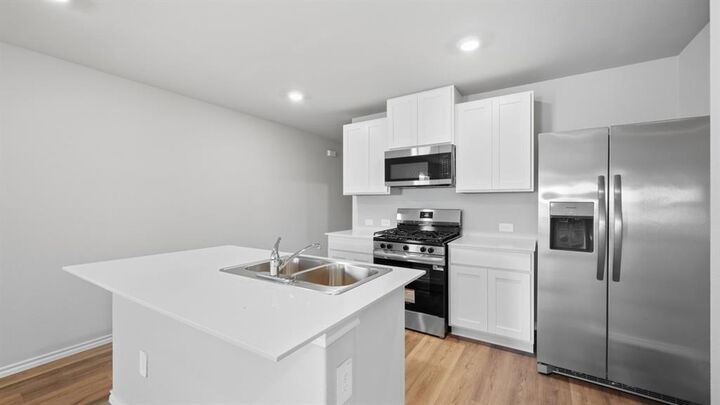 Property Photo: 301 Wayland Street TX 76059