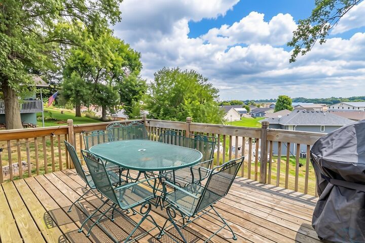 Property Photo:  1504 Galaxie Drive  IA 51024 