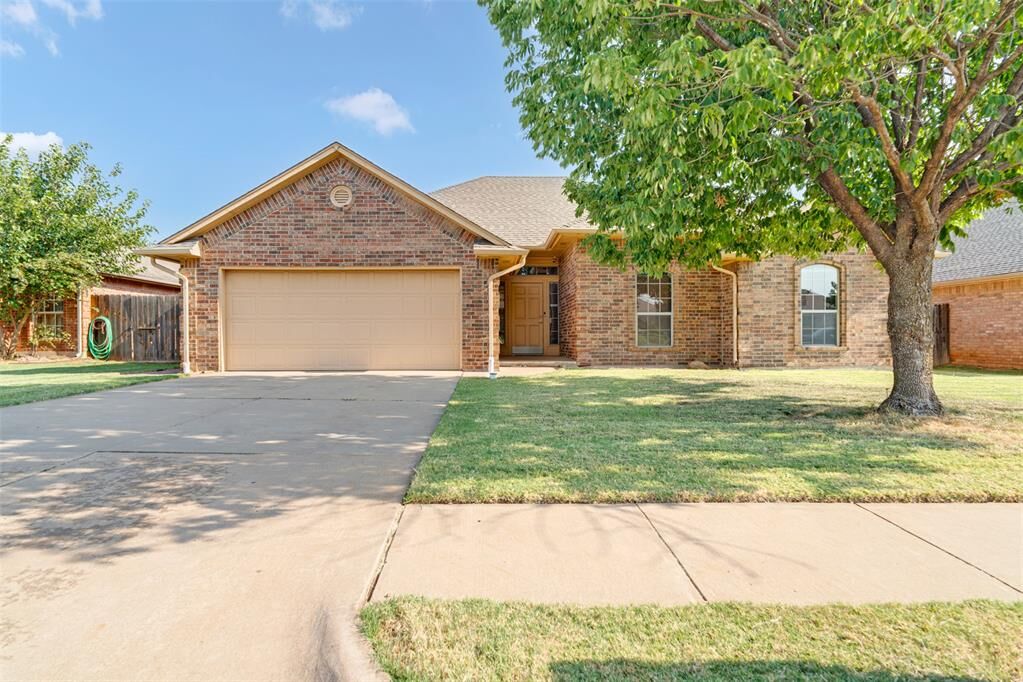 Property Photo: 1717 Hemingway Drive OK 73013