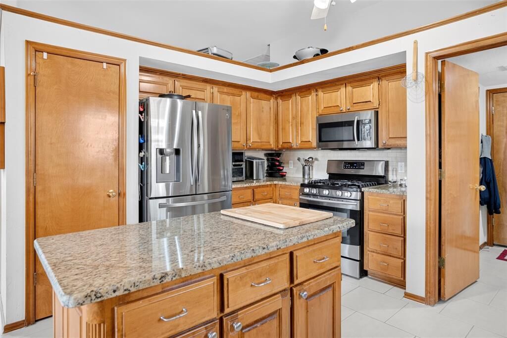 Property Photo:  1717 Hemingway Drive  OK 73013 