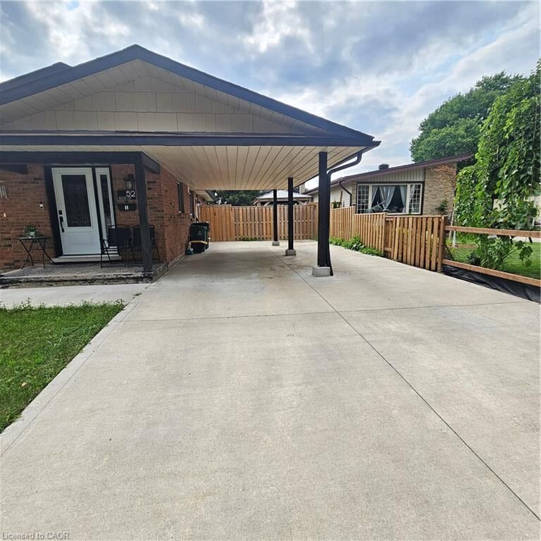Property Photo:  52 Selkirk Court 2  ON N2E 1M3 
