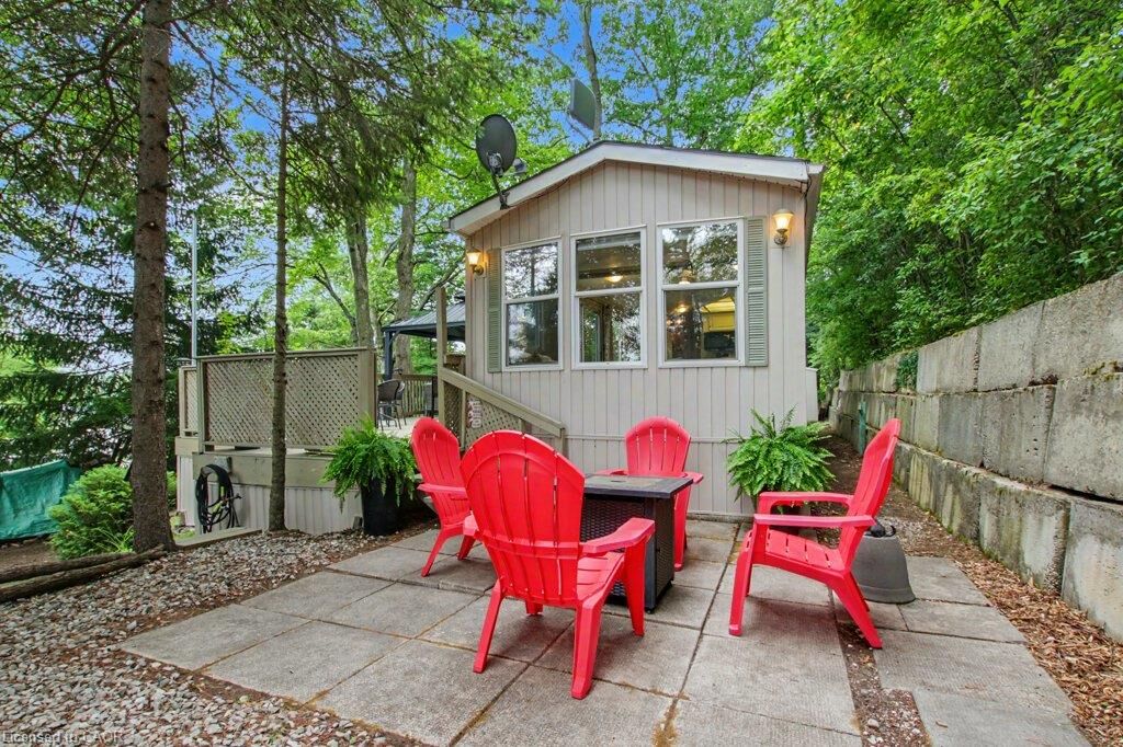 Property Photo:  673 Brant-Waterloo Road 77  ON N0B 1E0 