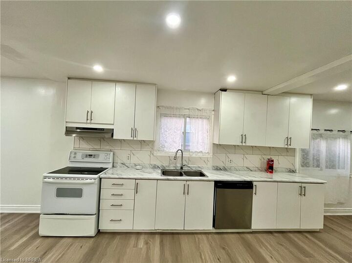 Property Photo:  52 Ridgewood Drive  ON N3R 1A4 
