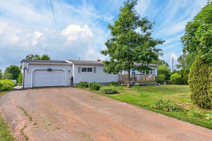23 Lakeview Drive — photo 1