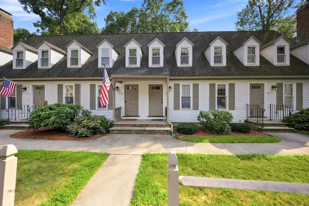 Property Photo:  754 Wellman Ave 754  MA 01863 