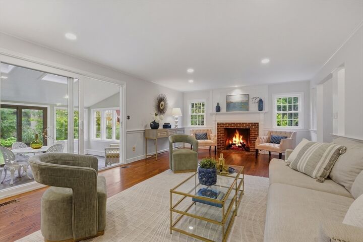 Property Photo:  6 Edmonds Rd. 6  MA 01742 