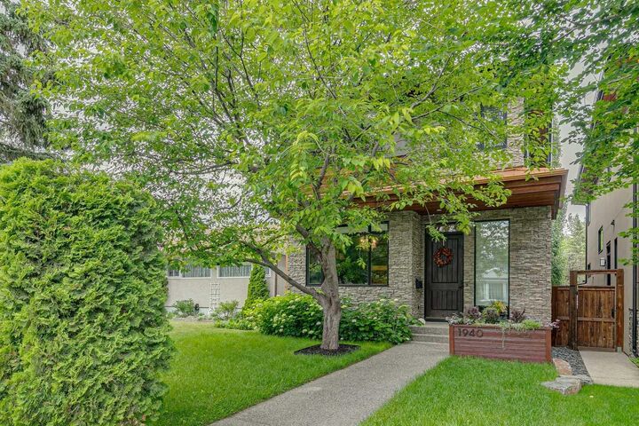 1940 48 Avenue SW — photo 1