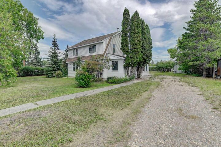 Property Photo:  918 5 Avenue  AB T0H 0C0 
