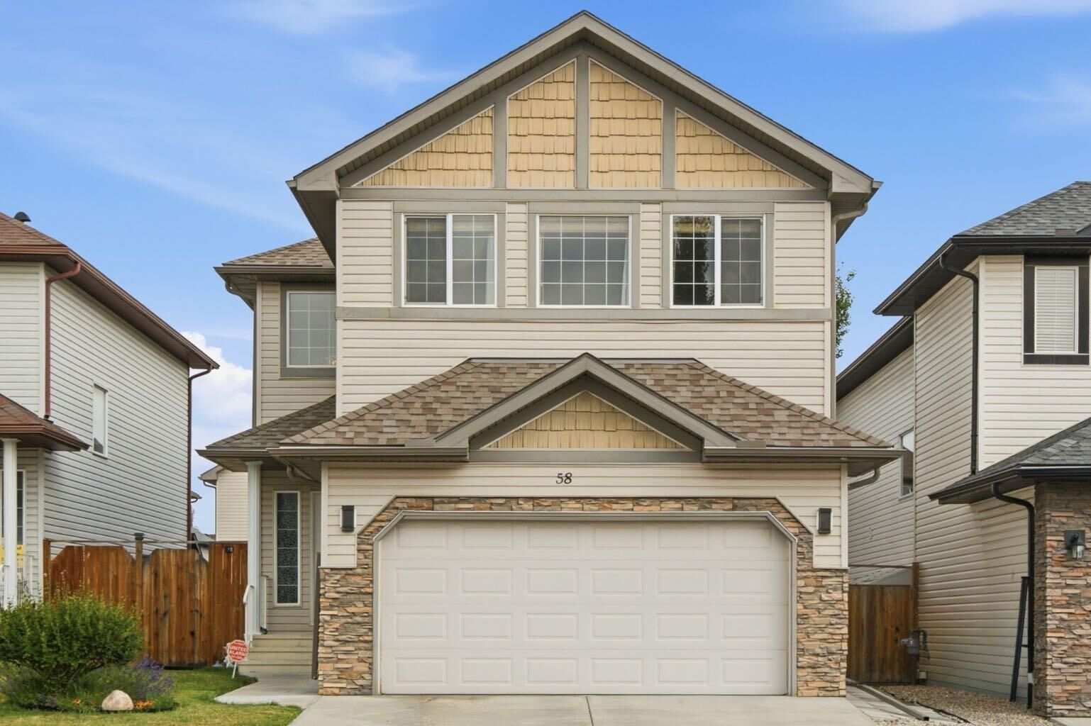 Property Photo:  58 Everwoods Park SW  AB T2Y 0G3 
