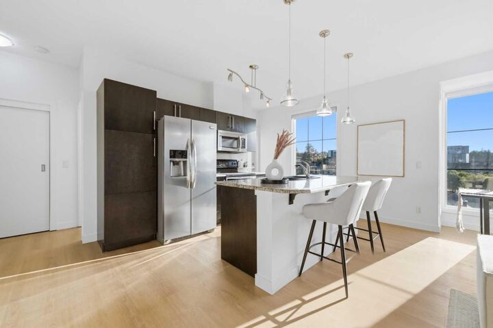 Property Photo: 2307 14 Street SW 301 AB T2T 3T5