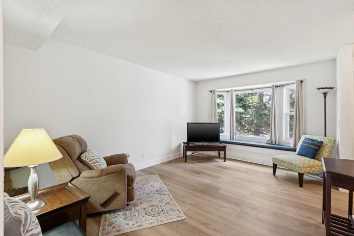 Property Photo:  91 Deerfield Drive SE  AB T2J 6T9 