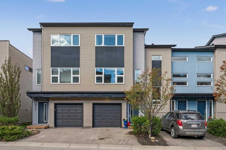 Property Photo:  438 Covecreek Circle NE  AB T3K 0J6 