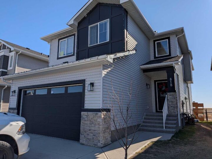 Property Photo: 818 Edgefield Street AB T1P 0H6