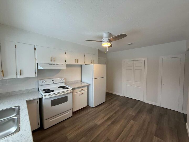 Property Photo:  5416 46 Street 3  AB T9V 0E4 