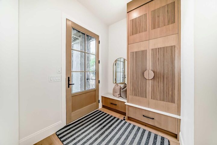 Property Photo: 1612 49 Avenue SW AB T2T 2T7
