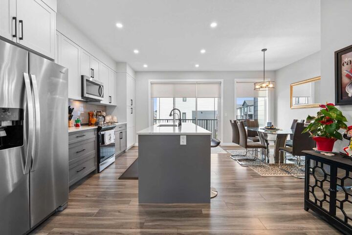 Property Photo: 32 Evanscrest Court NW AB T3P 1S2