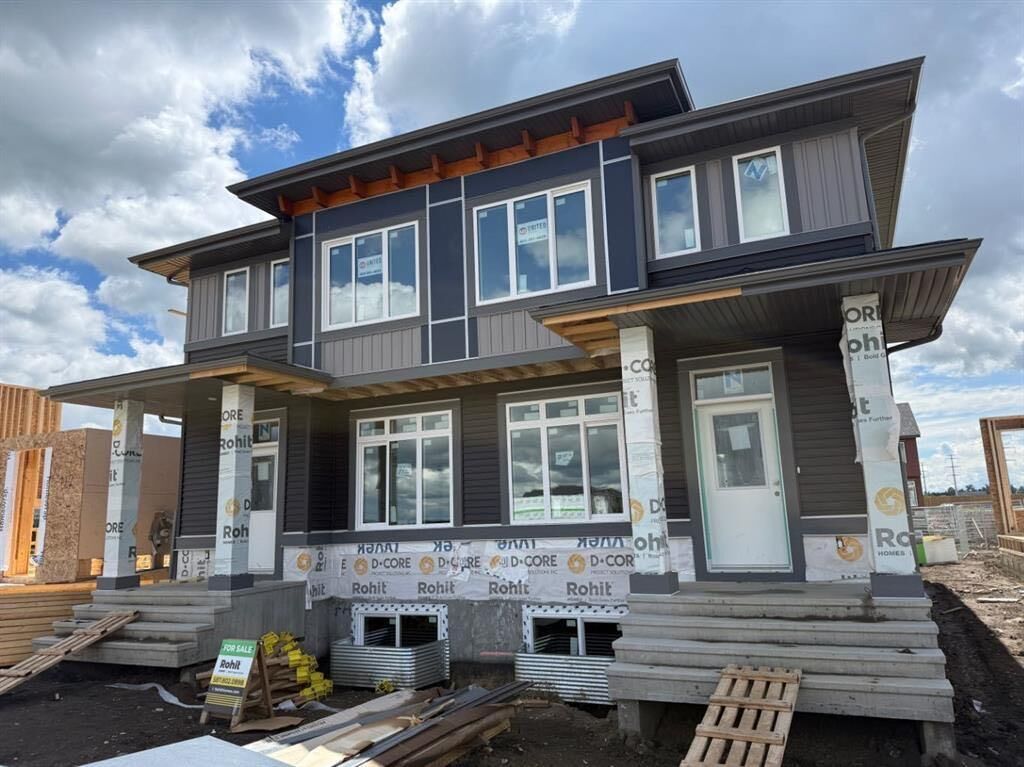 Property Photo:  704 Sora Boulevard SE  AB T3S 0M1 